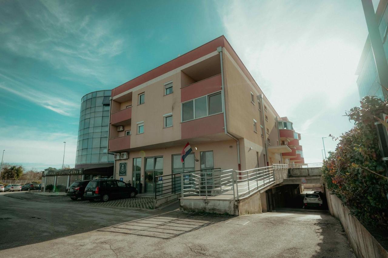 Apartment Rondo Pula Lovely And Sunny Ngoại thất bức ảnh